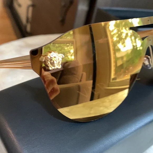 NWT gold Versace sunglasses 2161 display picture 3